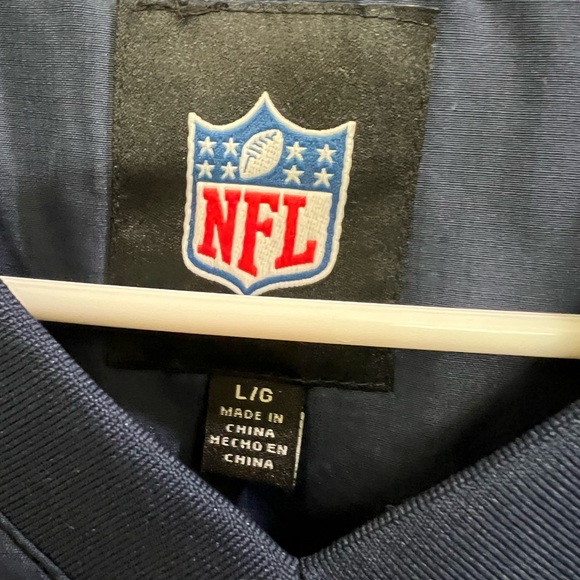 NWT New England Patriots G-lll men’s v-neckk pullover. Size L smoke free home. - Picture 2 of 8